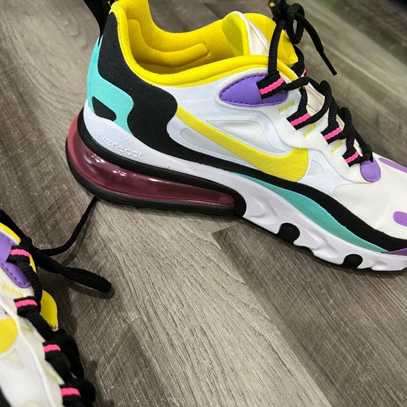 Women Nike Air Max 270 React - Picture 5 of 8
